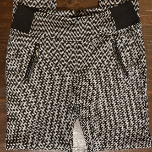 Soho Apparel Monochrome Zigzag Pants with Black trim Diagonal Zipper Pockets - Picture 1 of 6